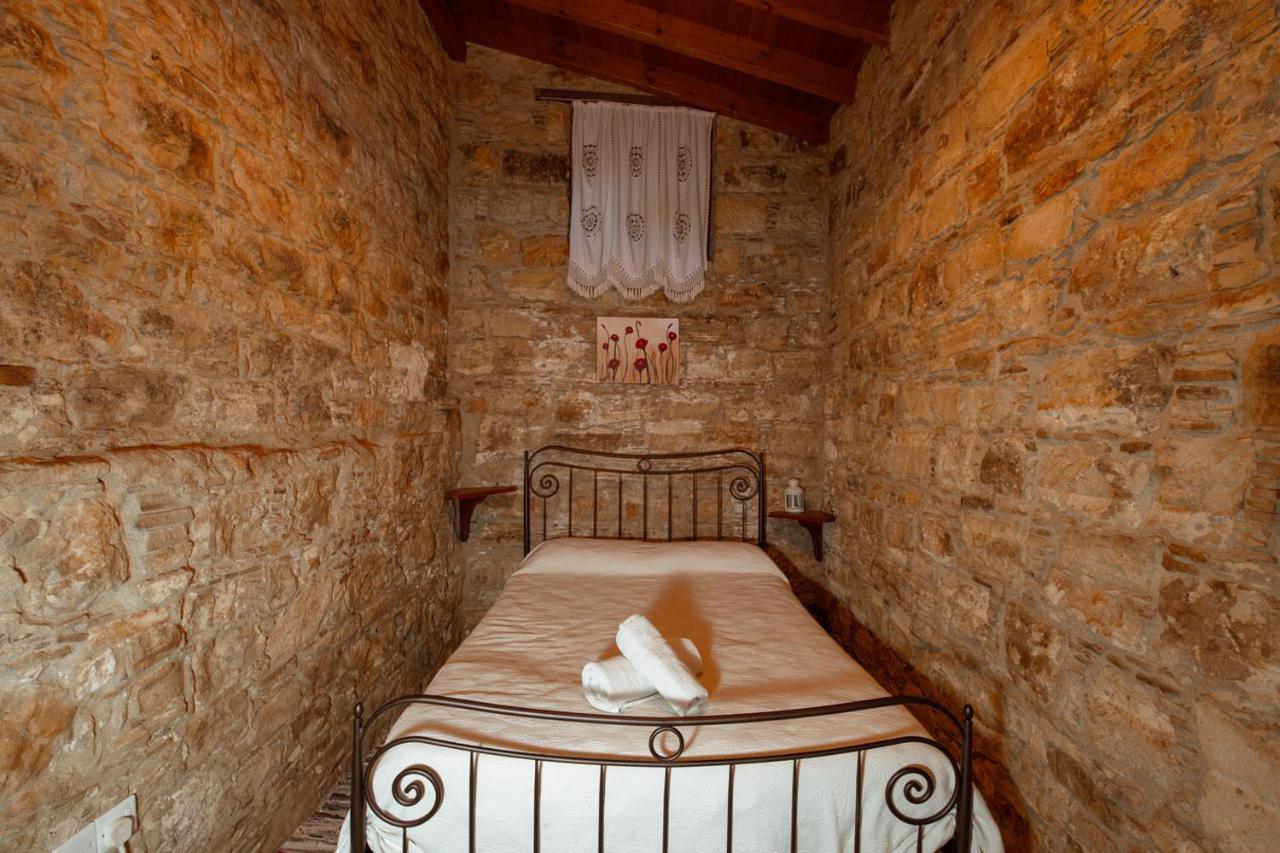 Constantias Stone Houses 洛弗 外观 照片